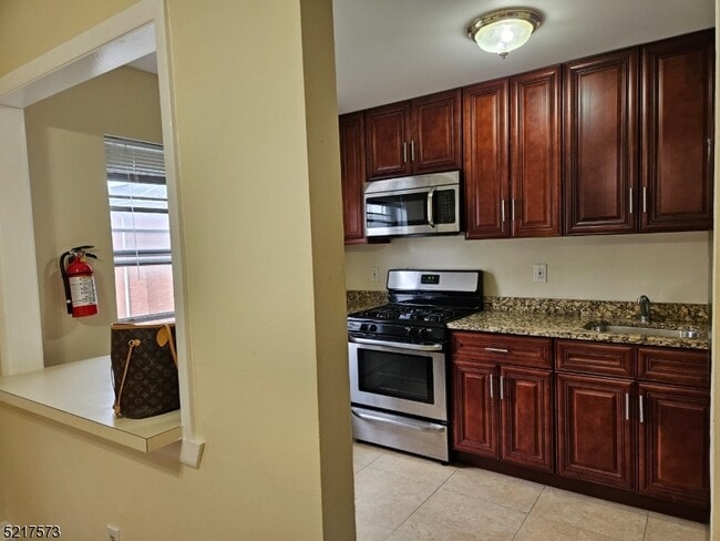 1140 Valley Rd in Wayne, NJ - Building Photo - Building Photo