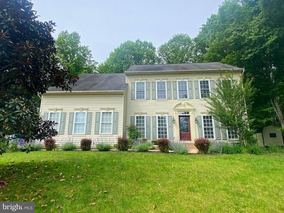 17265 Banbury Ct in Jeffersonton, VA - Building Photo