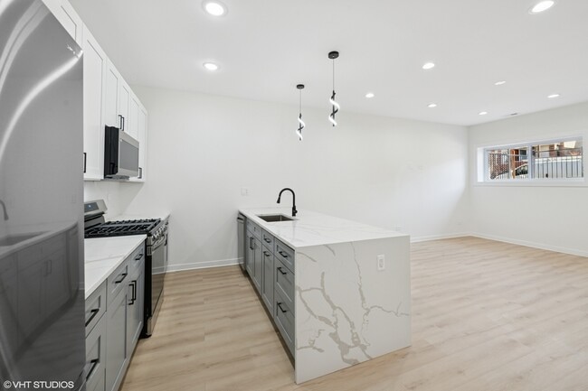 1058 N Central Park Ave in Chicago, IL - Building Photo - Building Photo