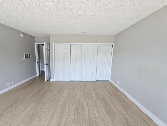 13535 Victory Blvd Apartments in Van Nuys, CA - Building Photo - Building Photo