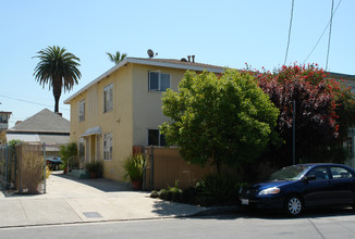 1156 N Ardmore Ave in Los Angeles, CA - Building Photo - Building Photo