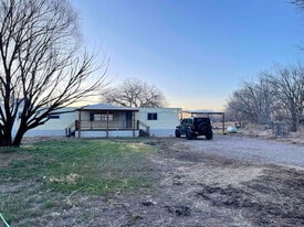 39 3 Cross Ln in Los Lunas, NM - Building Photo