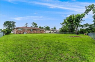 2304 S 16th St in Rogers, AR - Foto de edificio - Building Photo