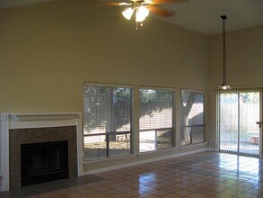 7659 Alcomita Dr in Houston, TX - Building Photo - Building Photo