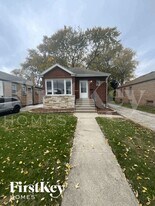 8912 S Sacramento Ave in Evergreen Park, IL - Building Photo