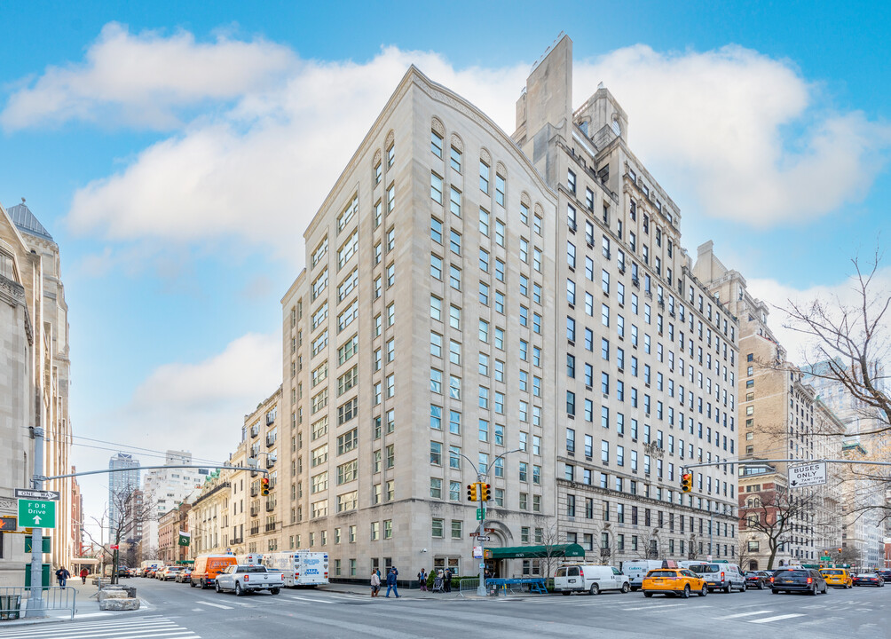 838 Fifth Ave in New York, NY - Building Photo