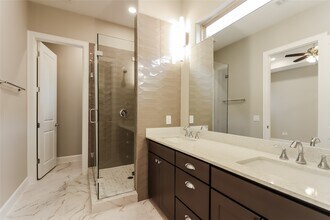 5104 Royal Heath Dr in Houston, TX - Building Photo - Building Photo