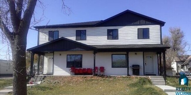 property at 1405 N 15th St