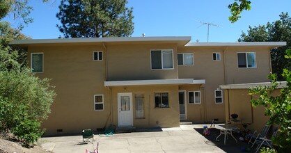 1000 Terrace Way in Lafayette, CA - Foto de edificio - Building Photo