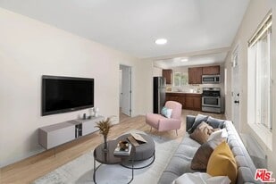 5249 Satsuma Ave in Los Angeles, CA - Building Photo