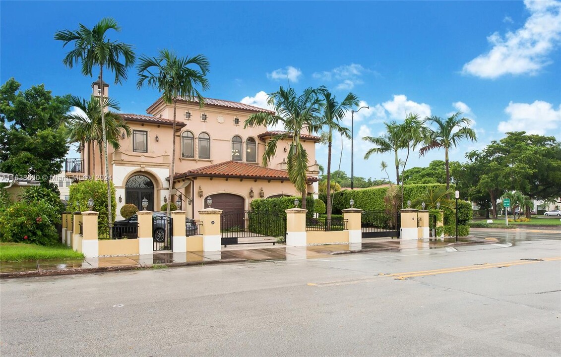 356 Malaga Ave in Coral Gables, FL - Building Photo