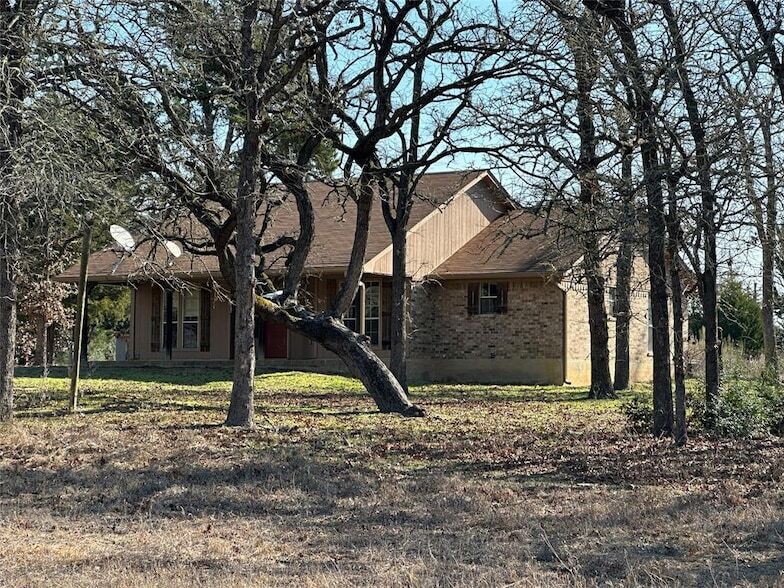 1047 Pr 3022 Elgin in Elgin, TX - Building Photo