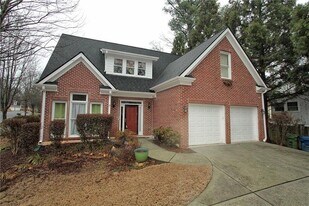 1360 Eastgate Ct in Atlanta, GA - Building Photo