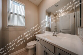 1321 W Coyote Dr in Chandler, AZ - Building Photo - Building Photo