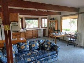 4609 Vista Buena Rd, Unit ground floor apt in Santa Barbara, CA - Building Photo