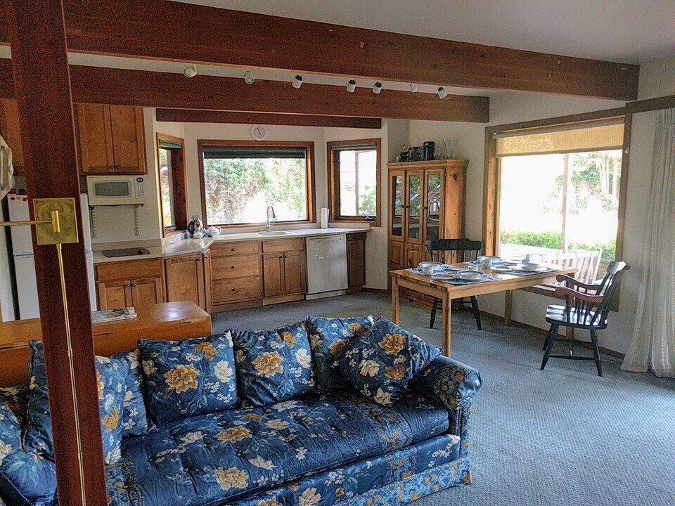 4609 Vista Buena Rd, Unit ground floor apt in Santa Barbara, CA - Foto de edificio