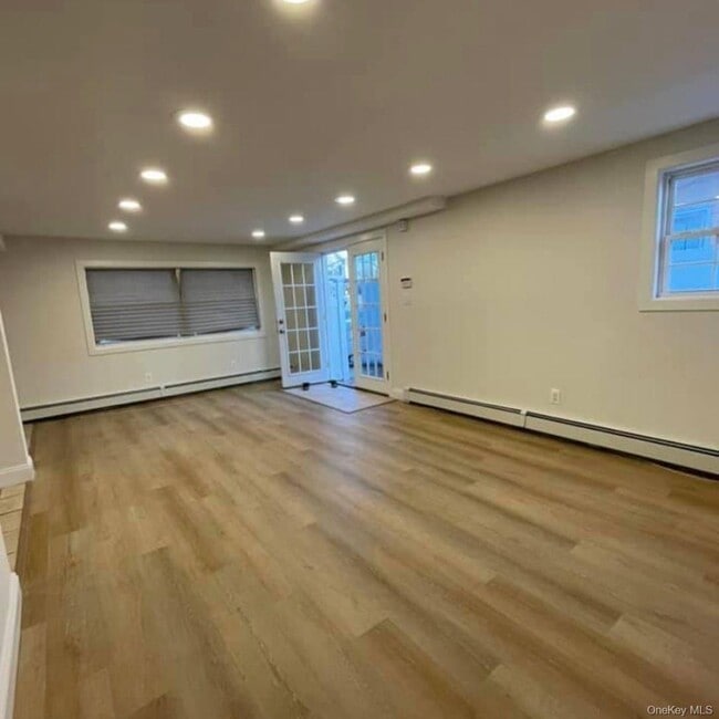 102 Case Ave in Patchogue, NY - Building Photo - Building Photo