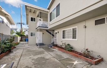 25218 Loytan St, Unit D in Torrance, CA - Foto de edificio - Building Photo