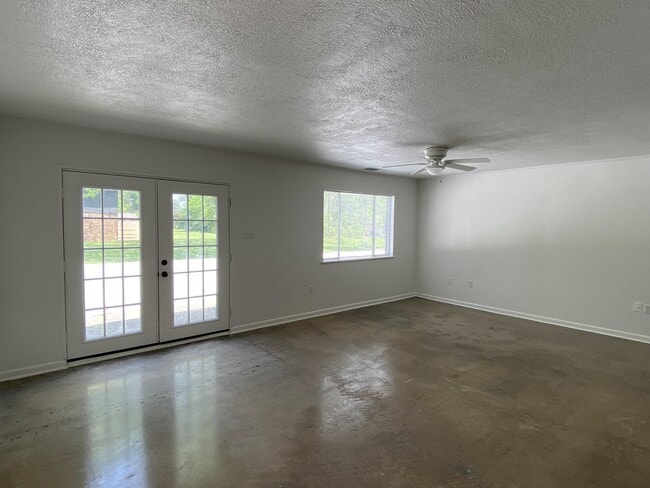 1908 Dave Ward Dr in Conway, AR - Building Photo - Building Photo