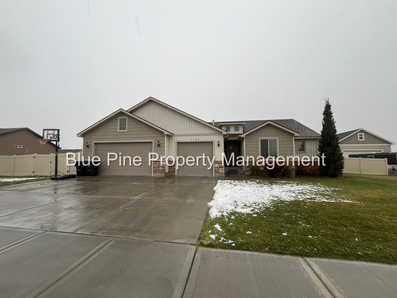 3780 E Tawzer Way in Idaho Falls, ID - Building Photo