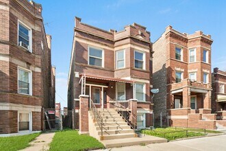 4116 W Cermak Rd, Unit 2 in Chicago, IL - Building Photo - Building Photo