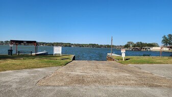 13151 S Lee Shore Dr in Willis, TX - Building Photo