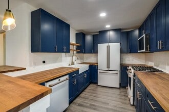 1043 Springdale Rd in Austin, TX - Building Photo - Building Photo