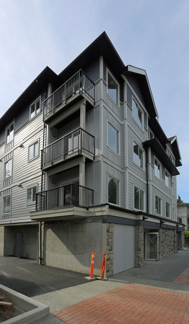 2835 Peatt Rd in Victoria, BC - Building Photo - Building Photo