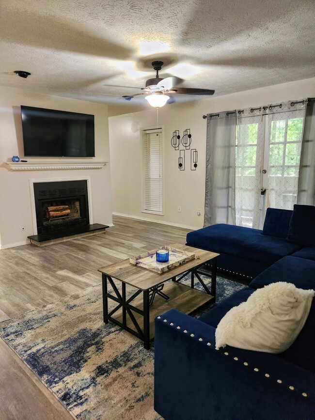 property at 905 Wynnes Ridge Cir SE