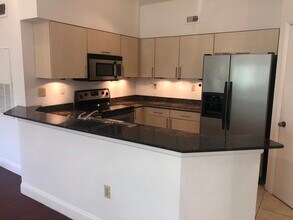 2550 SW 18th Ter, Unit 16 in Fort Lauderdale, FL - Building Photo - Building Photo