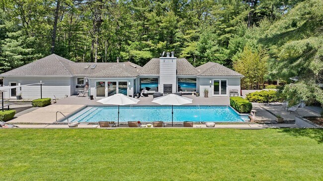 6 Dongan Way in East Hampton, NY - Building Photo - Building Photo