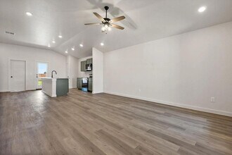 7215 8th St in Lubbock, TX - Building Photo - Building Photo