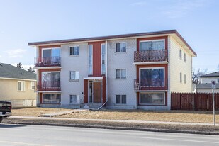 3515 Centre St NW in Calgary, AB - Building Photo
