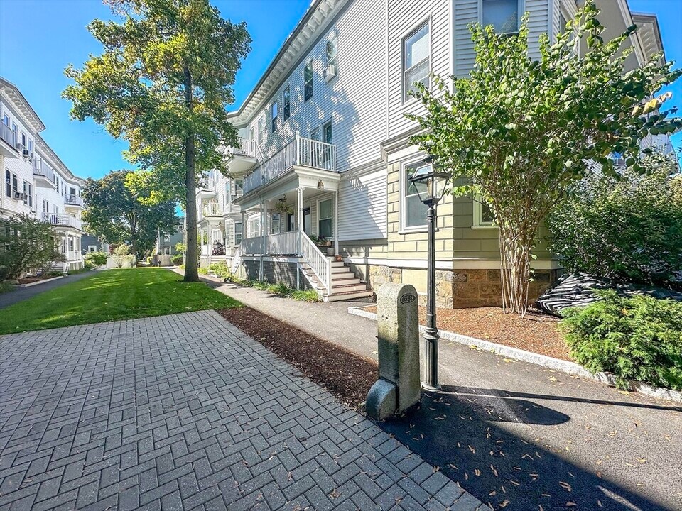 34 Stanton Rd in Brookline, MA - Building Photo