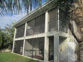 Waterfront Quadruplex in Treasure Island, FL - Foto de edificio - Building Photo