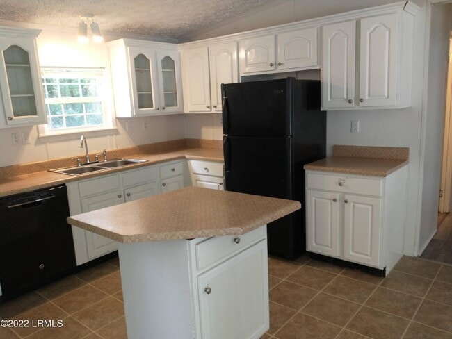 48 Cleveland Dr in Beaufort, SC - Building Photo - Building Photo