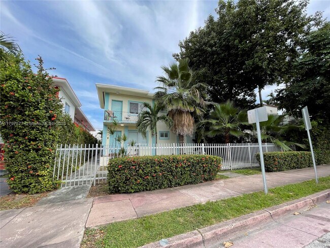1135 Euclid Ave in Miami Beach, FL - Building Photo - Building Photo