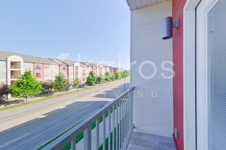 1666 S Razorback Rd in Fayetteville, AR - Building Photo - Building Photo