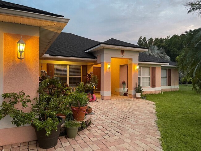 property at 5906 Diamond Ct