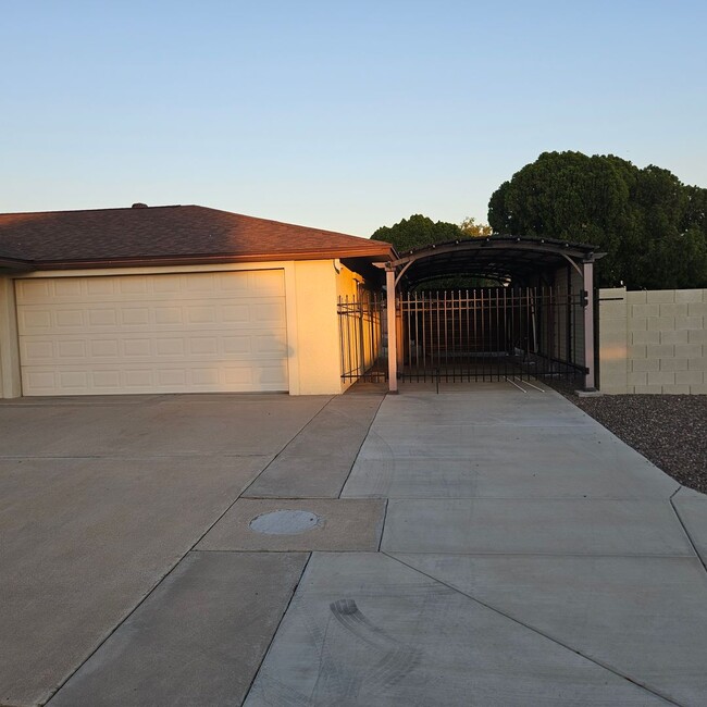 9426 W Arrowhead Dr in Sun City, AZ - Foto de edificio - Building Photo