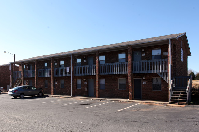Pepperidge Apartments in Winston-Salem, NC - Foto de edificio - Building Photo