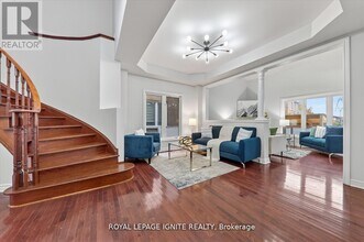 163 Seasons Dr in Toronto, ON - Building Photo - Building Photo