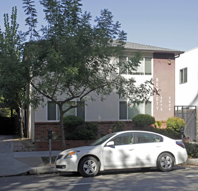 Bennett Apartments in Sacramento, CA - Foto de edificio - Building Photo