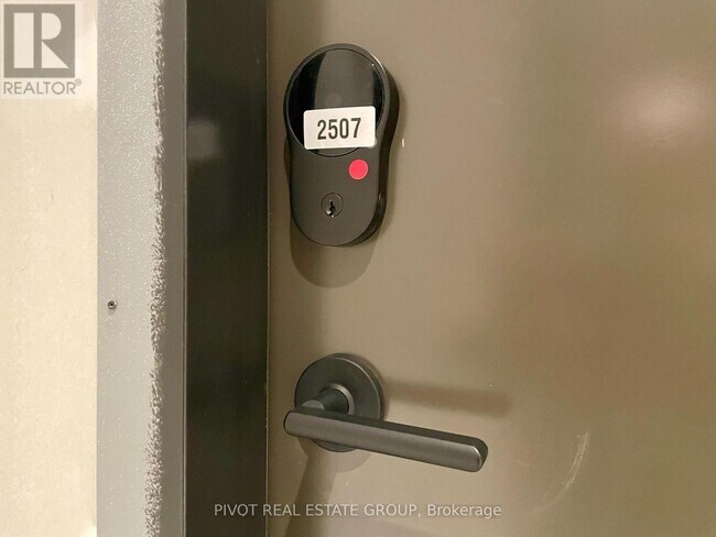 2 Erskine Rd in Mississauga, ON - Building Photo - Building Photo