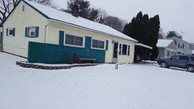 2527 Valley Road in East Petersburg, PA - Foto de edificio - Building Photo