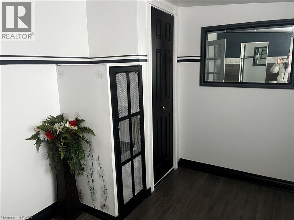 282 Emerald St N in Hamilton, ON - Building Photo