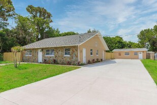 7518 New Jersey Ave in Hudson, FL - Building Photo