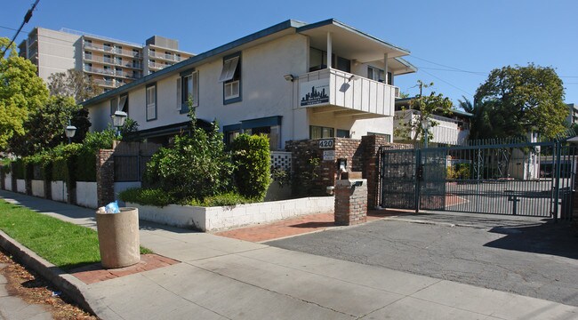 420 N Oakland Ave in Pasadena, CA - Building Photo - Building Photo
