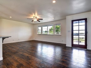 1403 Mailani St in Hilo, HI - Foto de edificio - Building Photo