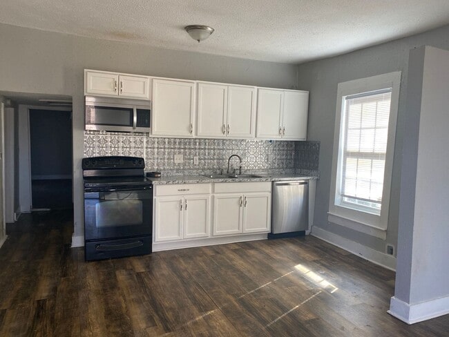 615 S Throckmorton St in Sherman, TX - Building Photo - Building Photo